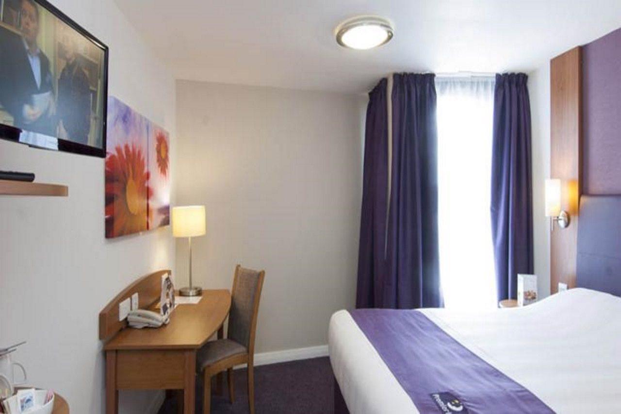 Premier Inn Glasgow East Kilbride Central Экстерьер фото