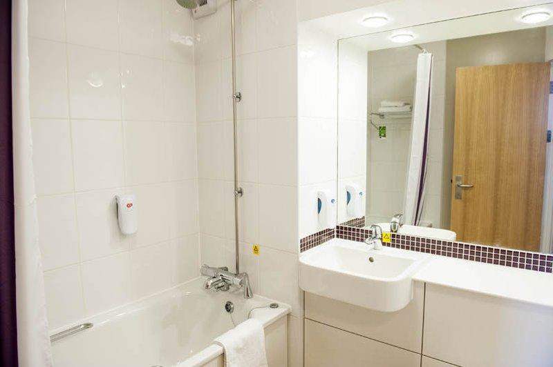 Premier Inn Glasgow East Kilbride Central Экстерьер фото