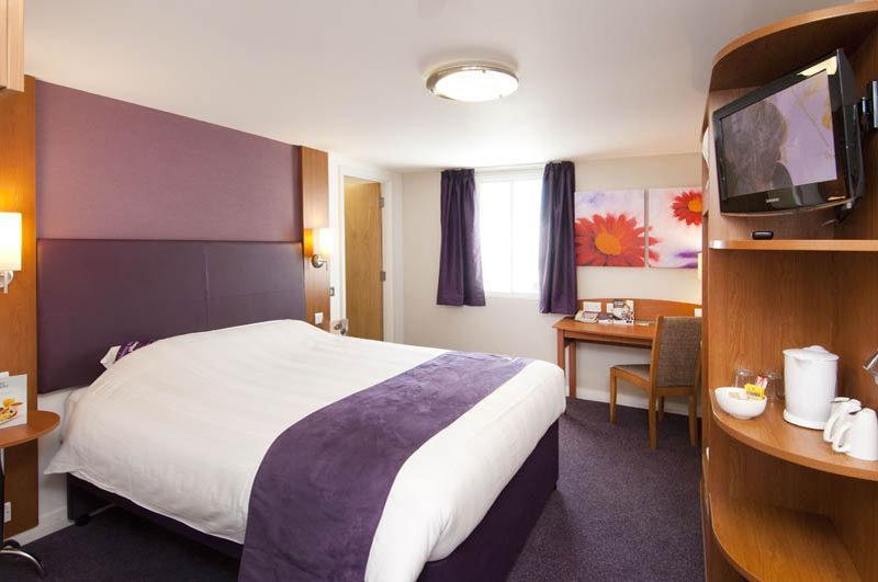 Premier Inn Glasgow East Kilbride Central Экстерьер фото